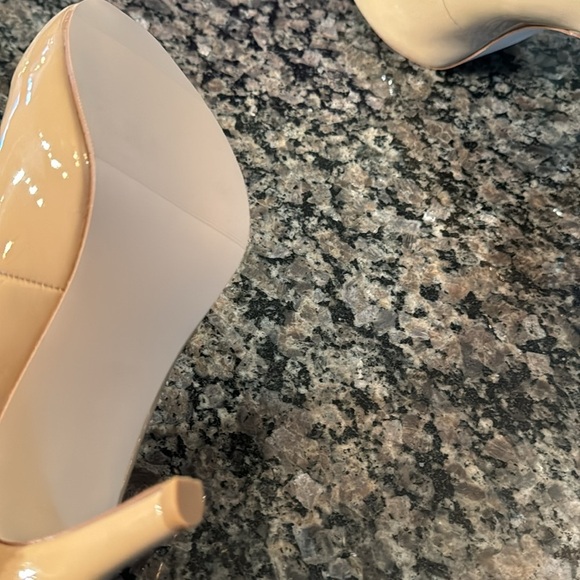 Madden Girl Getta Nude heels NIB 9 - Picture 9 of 10
